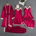 Damen Satin Pyjama Set 5-Teilig mit Brustpolster, elegante Spitzenverzahnung Hausanzug. - S / Burgunderrot