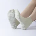 Calzini da yoga antiscivolo per donna, calze da pilates in cotone traspirante con pois beige - Taglia unica / Verde Latte
