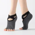 Rutschfeste Zehenlose Yoga-Socken für Damen, graue Fitness-Socken mit schwarzen Riemen. - Einheitsgröße / Dunkelgrau