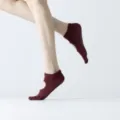 Bordo rode tenen yogasokken, rugvrije antislip pilatessokken voor dames, ademende sportkleding. - Eén maat / Volledige teen wijnrood