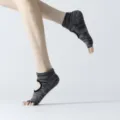 Graue Yoga Socken mit offenem Rücken Anti-Rutsch-Noppen und Zehentrennung für Pilates. - Einheitsgröße / Offene Zehen Meliertes Dunkelaschgrau
