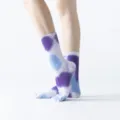 Comfortable tie-dye mid-calf yoga socks with non-slip grip for pilates and dance. - One Size / Blue Purple
