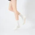 Witte yogasokken met volant voor dames, ademende antislip vloersokken, halverwege de kuit stijl. - Eén maat / Melkwit