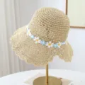 Cappello di paglia intrecciato a mano con graziose margherite blu e bianche, cappello da sole estivo. - Taglia unica / Beige