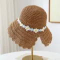 Cappello di paglia intrecciato estivo da donna con grazioso nastro di margherite per la spiaggia. - Taglia unica / Kaki