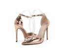 Vista detallada de zapatos de tacón en oro rosa para mujer con punta y hebilla de cristal brillante. - 35 / Champán dorado