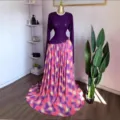 Robe longue patchwork en maille à manches longues avec jupe plissée imprimée et haut violet. - S / Violet