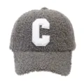Gorra de béisbol de borreguito cálida para mujer y hombre, sombrero casual letra C. - Talla única / Gris
