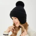 Damen Winter warme gefütterte Ohrenklappen Mütze mit Bommel einfarbige Strickmütze Detail - M (54-58cm) / Schwarz