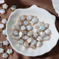 Pendentifs en perles d'eau douce naturelles 12-13mm fleur de prunier double anneau DIY - Bélière double