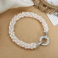 Natürliches Süßwasser Perlen Armband mehrchörig mit funkelndem Kristall Kreisverschluss. - Armband / 17cm / Silber