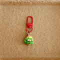 Gros plan détaillé du charm de sac mignon en forme d'arbre de Noël, accessorio festif. - Noël arbre