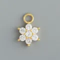 Primo piano dettagliato del ciondolo floreale in argento sterling, charm gioiello fai-da-te. - Stile 17 Stile a Forma di Fiocco di Neve (Pezzo Singolo) / Oro
