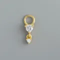 Primo piano dettagliato di un ciondolo per orecchini DIY dorato con due pietre di zircone splendenti. - Stile 20 Stile Geometrico a Doppio Strass (Pezzo Singolo) / Oro