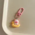Porte-clés capybara rose avec bouée canard mignonne, pendentif en métal pour sac et clés. - Style Petit Canard / 1 Pièce