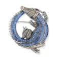Detaillierte Nahaufnahme der funkelnden blauen Strass-Krokodil-Brosche in Vintage-Silber. - Krokodilform (xz4431B) / Blau