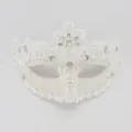Mascarilla de encaje blanca con pedreria, elegante accesorio de disfraz para fiesta Halloween. - Encaje Purpurina Blanco