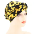 Vista detallada del gorro turbante trenzado con estampado de girasol en tela muy suave. - M (56-58cm) / Girasol