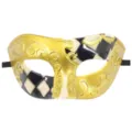 Vista dettagliata della maschera veneziana, elegante motivo a quadri retrò e ornamenti. - Oro