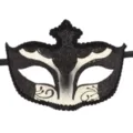 Detalle de máscara veneciana con purpurina negra y borde elegante para fiesta. - Negro y Blanco