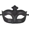Detallada máscara de mascarada negra con acabado brillante y elegante borde trenzado para Halloween. - Negro