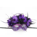 Elegante máscara de mascarada violeta con plumas y flores negras para fiesta y carnaval. - Estilo Púrpura (20241113mj03)