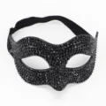 Máscara de mascarada de diamantes negros primer plano, antifaz de cristal brillante para fiesta. - Estilo Curvo