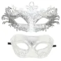 Detailansicht eleganter silberner Glitzer-Masken für Kostümpartys und Halloween Feiern. - Set / Silber Weiß