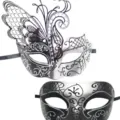 Exquisite Paar Maskenball Masken mit atemberaubendem Schmetterling Design und Glitzer. - Silber Pärchen Set