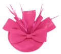 Felle roze sinamay fascinator hoed met veren en strik voor dames bruiloft feest. - Rozerood