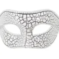 Heren masquerade masker met uniek zwart-wit craquelé patroon, ideaal voor Halloween feestjes. - Platte Kop Wit Craquelé