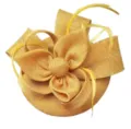 Elegante sombrero fascinator amarillo con plumas y flor para mujer fiesta boda tocado. - Ajustable / Dorado