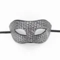 Gros plan masque de venise, texture géométrique argentée pour costume de fête. - Texture tressée argent antique - Dessus plat