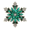 Nahaufnahme der Vintage grünen Strass-Schneeflocken-Brosche, glänzende Kristallakzente. - Grün