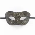 Vue détaillée du masque de mascarade en cuir rétro de Venise pour fête d'Halloween et carnaval. - Texture tressée or antique - Dessus plat