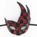 Schwarze und rote Pailletten Maske mit Flammen Horn Design für Halloween Party Kostüm - Schwarz und Rot Gitter