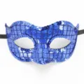 Dettaglio maschera da festa in paillettes blu, texture brillante primo piano, supporto festa - Stile Glitter Laser / Blu