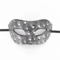 Gros plan sur le détail du masque de bal vénitien, design de masque de fête en cuir rétro. - Petit quadrillage argent antique - Tête plate