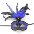 Feder Maskerade Maske Detailansicht, blau und schwarz Party Augenmaske fur Halloween. - Schwarz Blau
