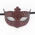 Masque de venise retro en cuir style romain vue detailles pour soiree costume halloween fete - Couronne à motif tissé rouge antique