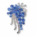 Detalle broche de uvas con estrás azul, elegante accesorio de aleación plateada con cristal fino. - Estilo Uva Azul (MM-BR-3246) / Azul