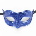 Vista dettagliata della maschera in pizzo con paillettes blu, che mostra la texture fine. - Stile in Pizzo con Paillettes / Blu