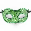 Dettaglio maschera da ballo in maschera con paillettes verdi, maschera da festa lucida con cinturino. - Stile con paillettes / Verde