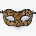 Vista dettagliata della bellissima maschera in paillettes nere e oro per feste e Halloween. - Stile Giuntato Triangolo / Oro