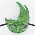 Grüne Pailletten Maske mit Flammen Bogenhorn und schwarzem Band für Karneval Party. - Spitze Paillette Grün
