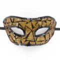 Exquisites Pailletten Maskenball Maske Detail, schwarz-goldene Party Augenmaske Nahaufnahme. - Triangle Gold