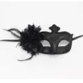 Máscara de mascarada negra con detalles de plumas y flores para fiesta de Halloween y carnaval. - Negro