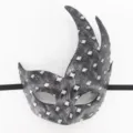 Masque de bal masqué cornes de flamme gothiques avec clous argentés faux cuir Halloween. - Petits carreaux argent antique (flamme)