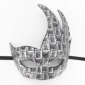 Masque de mascarade en cuir tissé argenté avec flammes pour fête d'Halloween et cosplay. - Grand carreau argent antique flamme