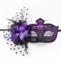 Elegante máscara de mascarada con purpurina púrpura, flor de tela grande y velo de malla - Malla de Lunares Negra y Flor Negra Púrpura